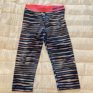 Nike 4 quarter leggings